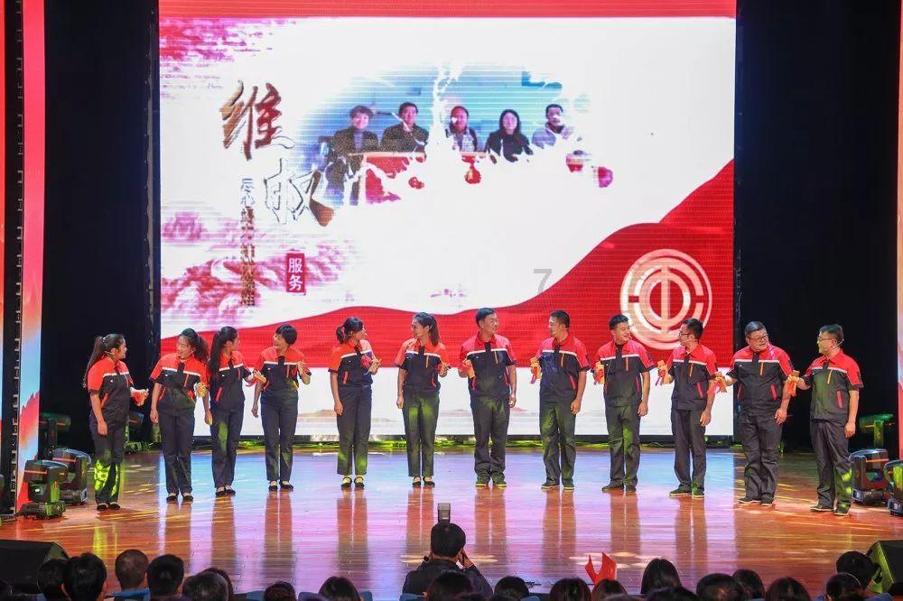 救援受困的小野猫