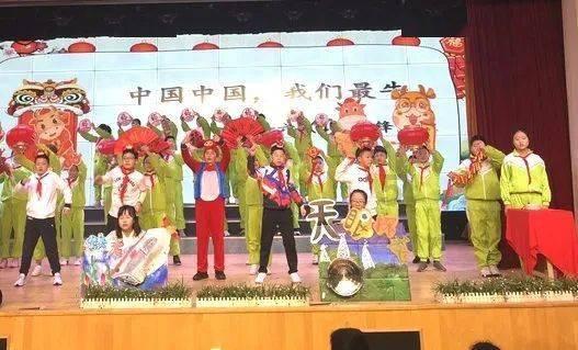 唱跳出名的孟美岐跻身演艺圈，为何频频被央视点名造成演艺圈人设崩塌？游戏画面